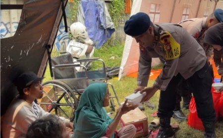 Dua Dapur Lapangan Brimob Beroperasi Layani Korban Kebakaran