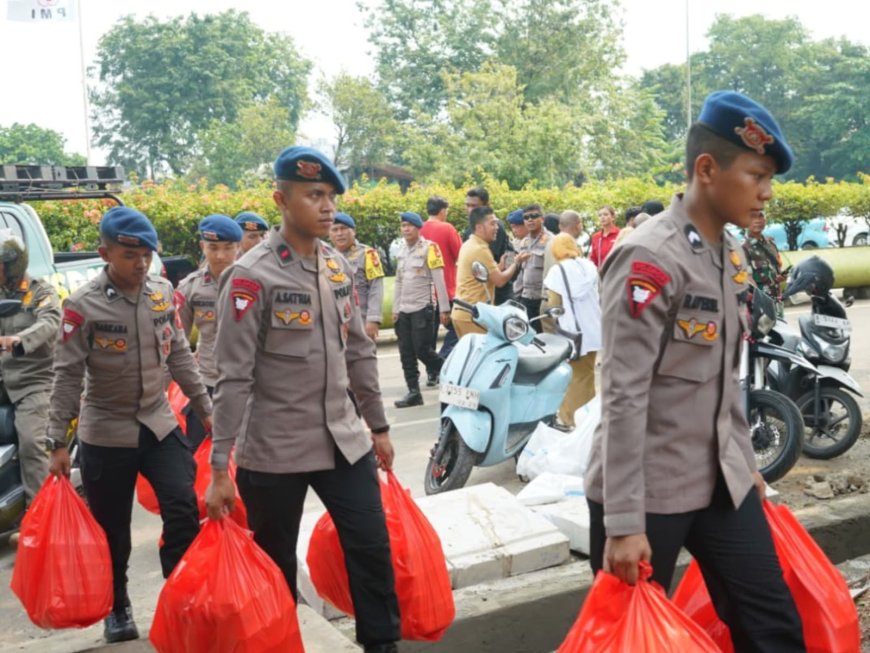 Dua Kendaraan Dapur Lapangan Diterjunkan untuk Bantu Korban Kebakaran