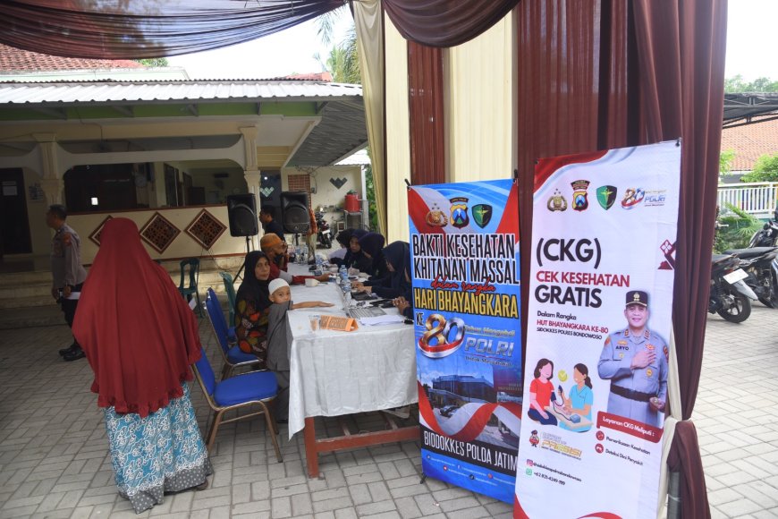 Hari Bhayangkara ke - 80 Polres Bondowoso Gelar Khitan Massal dan Cek Kesehatan Gratis